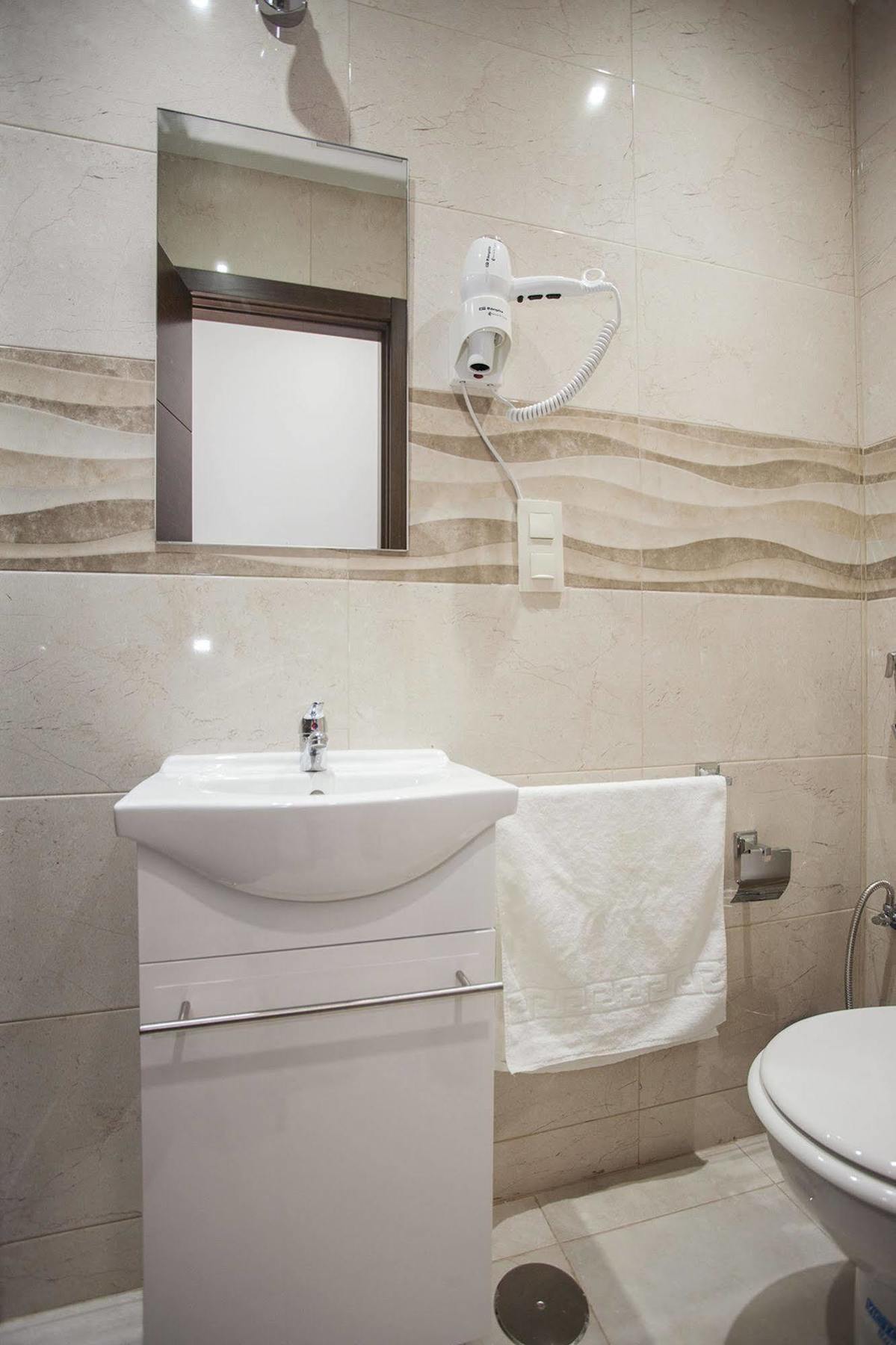 Hostal Rincon De Sol - Centro Madrid - Self Checkin Exterior foto